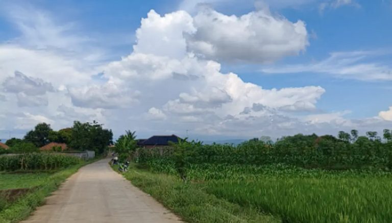 Cuaca Hari Ini di Indonesia: Prakiraan BMKG, Wilayah Berpotensi Hujan, dan Peringatan Dini