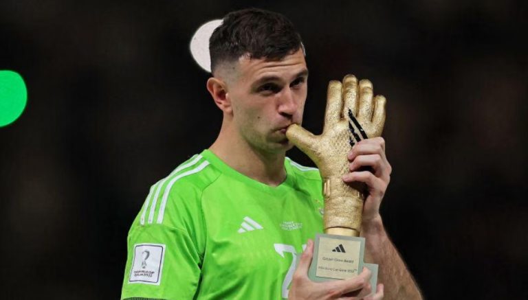 Profil Biodata Emiliano Martinez: Umur, Karier, dan Prestasi