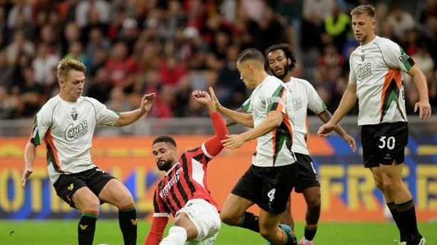 Prediksi AC Milan vs Venezia: Rossoneri Diunggulkan di San Siro